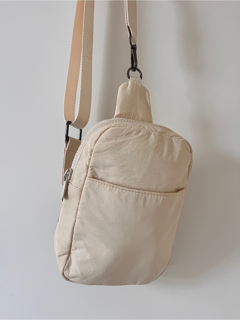 Lolé Sling Bag | Crossbody | Winter White 
| City Chic | Minimalist